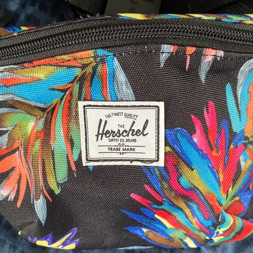 NWOT Herschel Fourteen Hip Pack - Rare Color: Painted Palm